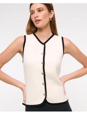 The A&F Abercrombie Mara High-V LuxeLoft Sweater Vest Size Large NWT